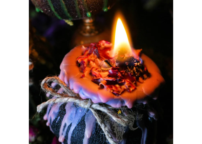 Witch's Cauldron Candle to attract love