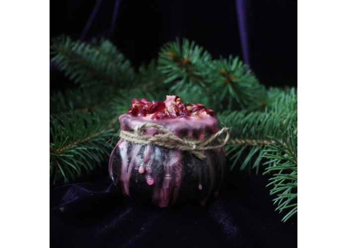Witch's Cauldron Candle to attract love