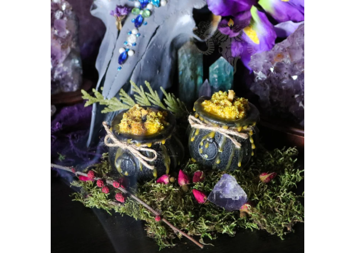 Witch's Cauldron Candle for protection