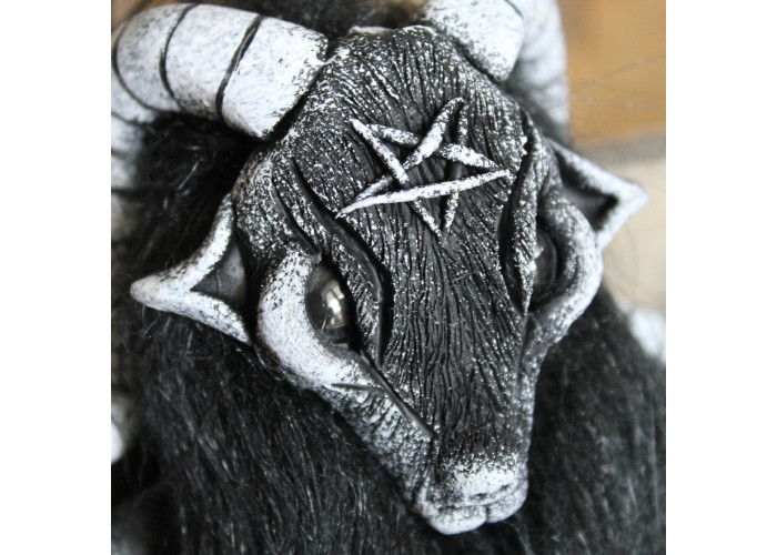 Veneficus mini-doll
