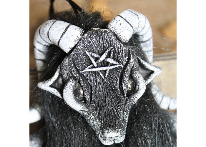 Veneficus mini-doll