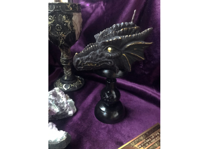 The candle "Dragon Totem" helps to develop magical strength and to get desired