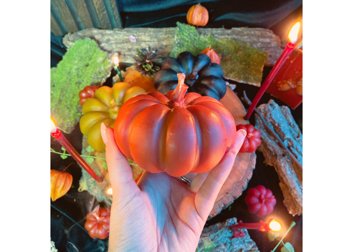 Giant pumpkin curly wax candle