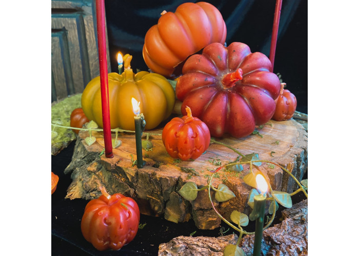 Giant pumpkin curly wax candle