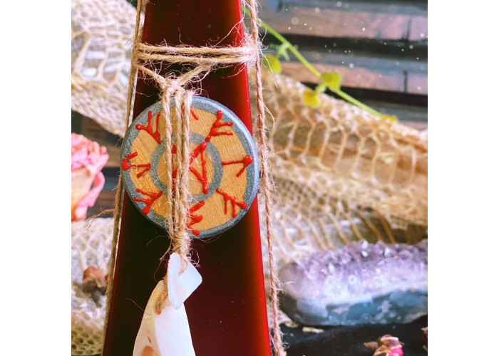 The candle "Queen of Cobras" that grants beauty, charisma and luck for women