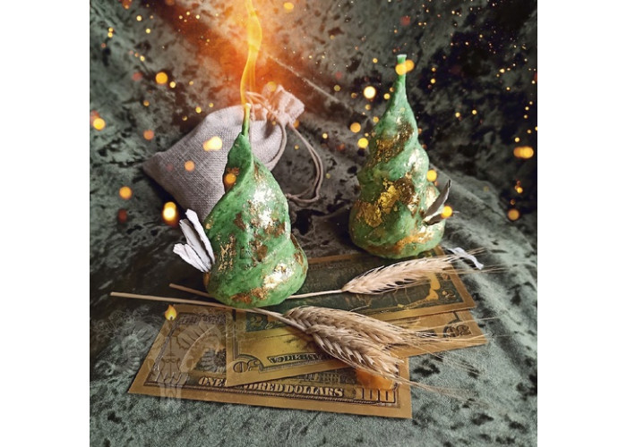 The candle with amulet "Monetary Freedom"