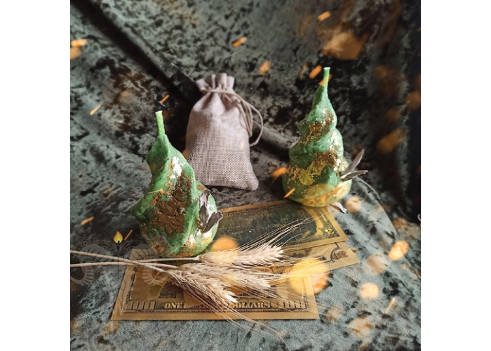 The candle with amulet "Monetary Freedom"
