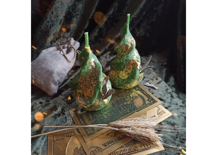 The candle with amulet "Monetary Freedom"