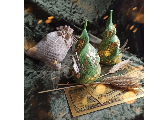 The candle with amulet "Monetary Freedom"