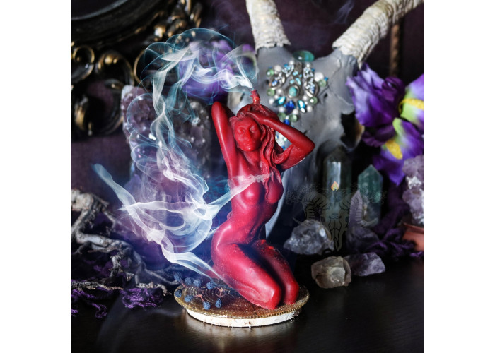 The candle Feminine Power reveals femininity