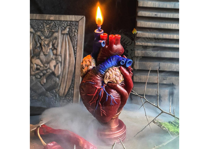The candle "Unchained Heart" sets one free from tormenting love and emotions