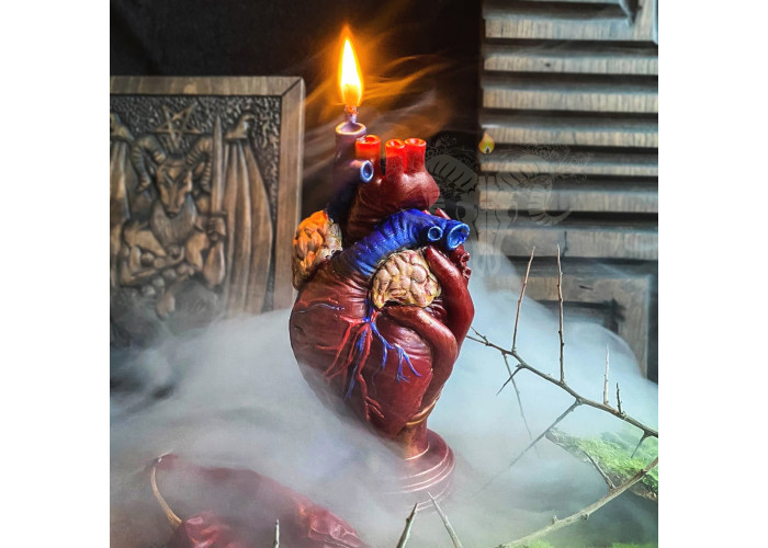 The candle "Unchained Heart" sets one free from tormenting love and emotions
