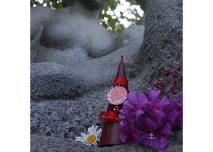 The candle “Flame of Love for Marriage” attracts love to your life and helps to get a marriage proposal