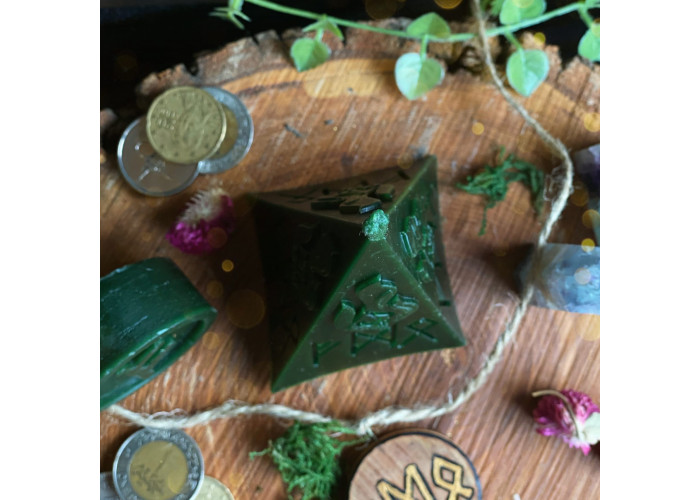 Candle with an amulet «Financial flow» 